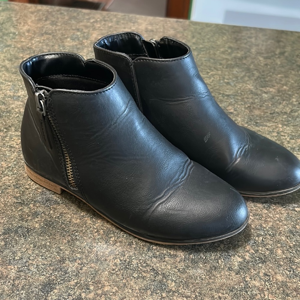 CAT & JACK boots size 2